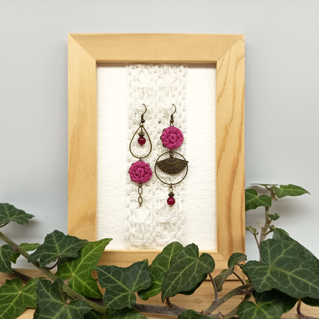 Boucles d'oreille asymétriques Des gouttes de bonheur - Roses