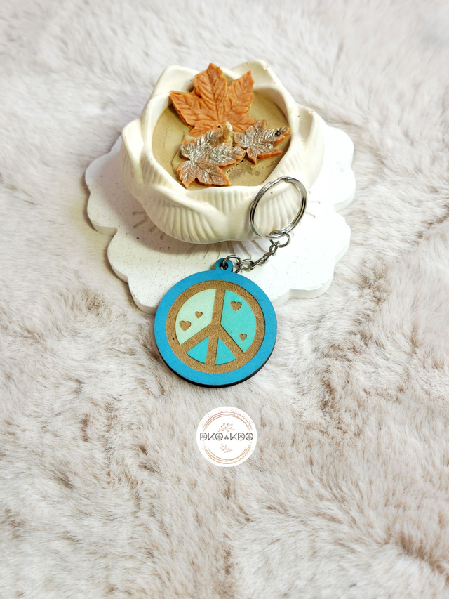 Porte clé en bois forme ronde de couleur peace & love