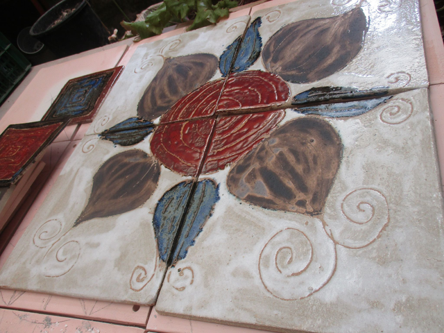 COMPOSITION: Décors floral - 4 carreaux en grès (pour extérieur)