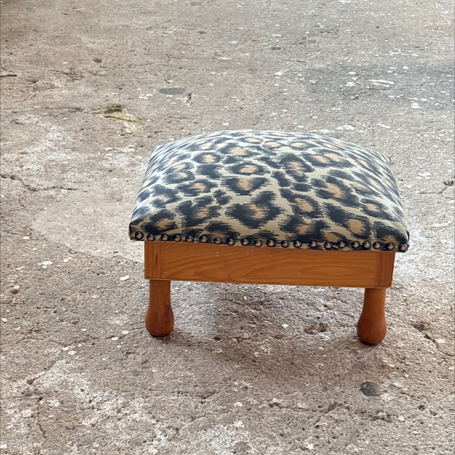 Fußhocker mit Geheimfach