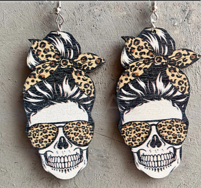 Power-woman korvikset 