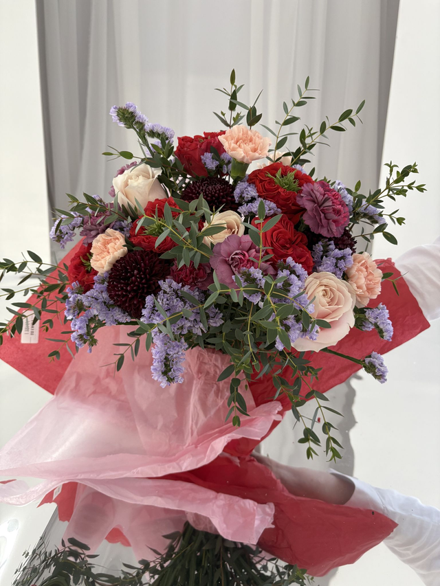 RUNWAY ROMANCE . Luxury Boxed Valentine's Bouquet
