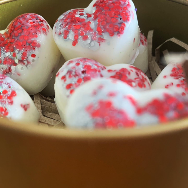 Strawberries and Cream soy wax melt tin (contains 10 melts)