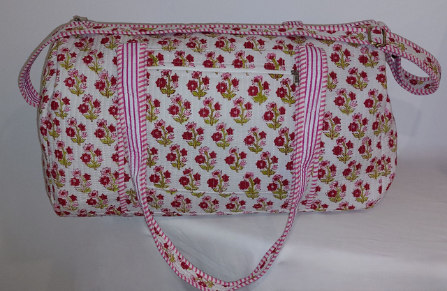 Sac de sport ou de week-end matelassé – Coton imprimé à la main -  Grand format pour voyages - Motif floral rose, rouge,vert, blanc  