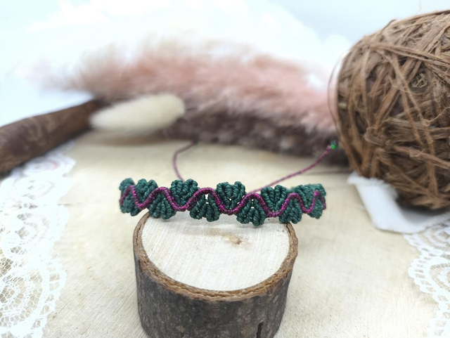 Bracelet tissage coeurs vert/framboise métal 