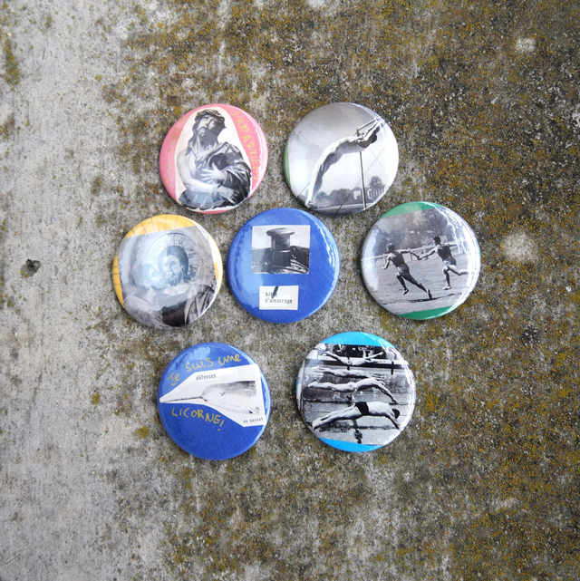 Badges 44mm de récup d'un dictionnaire Larousse de 1971 - Homoérotisme et autres bêtises