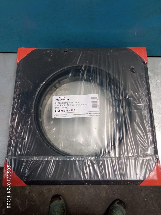 Plaque d'habillage ventilée verrouillée 30X30 boisseau 20X20 D180 NOIR - 2FLEPHV1N180NO  