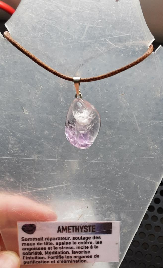 Améthyste pierre roulée  avec cordon 