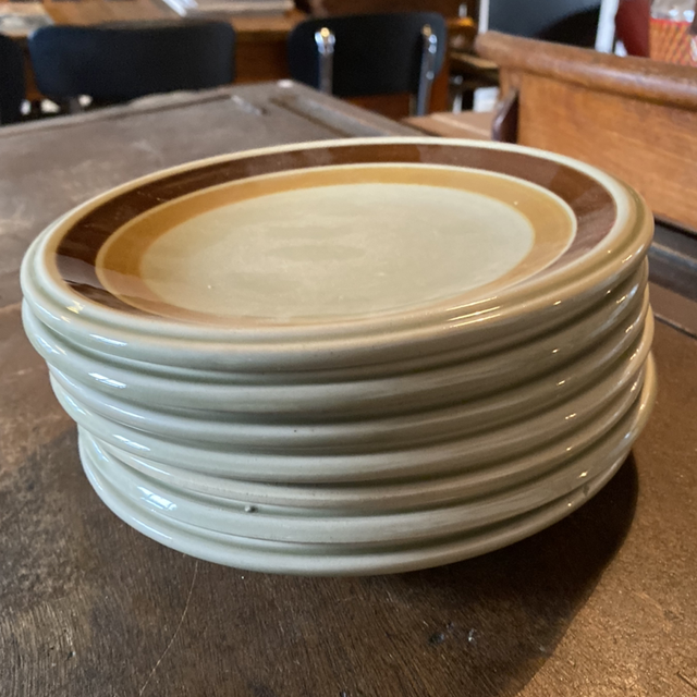 Assiettes à dessert beige et marron