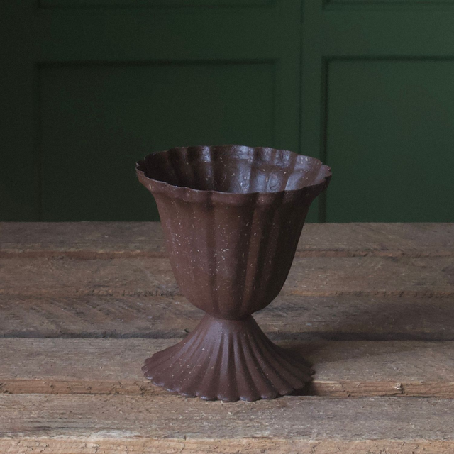 Small Scalloped Brown Urn