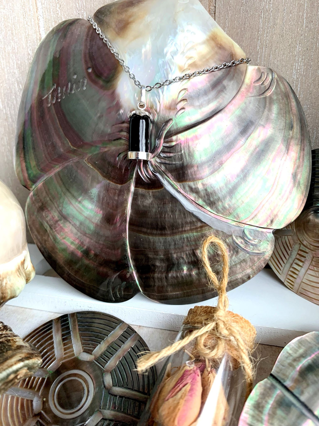 To'a - Pendentif en argent 925 et véritable corail noir de Tahiti