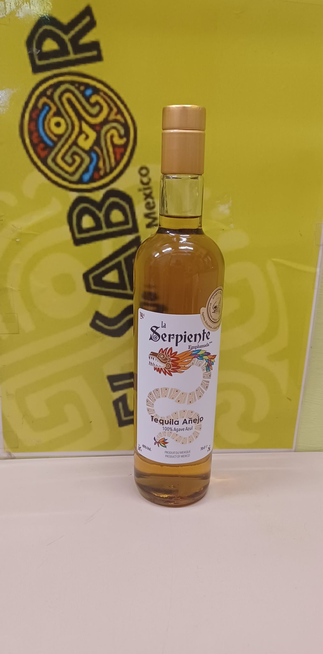 Tequila La Serpiente Emplumada añejo 0.7 l