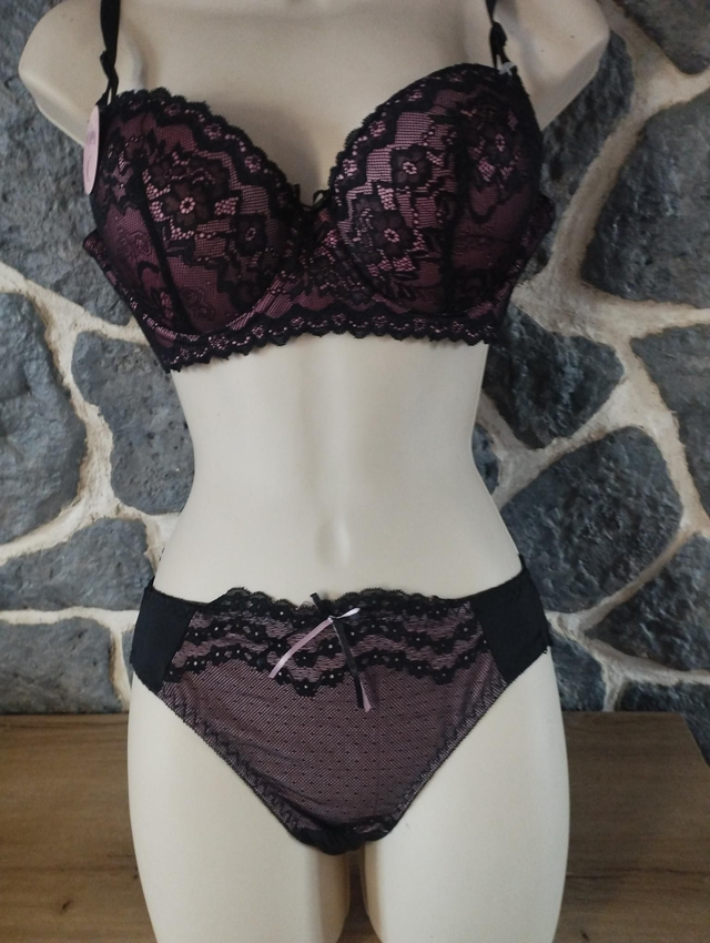 Ensemble bonnet C fushia et noir 90C 38/40 pour la culotte