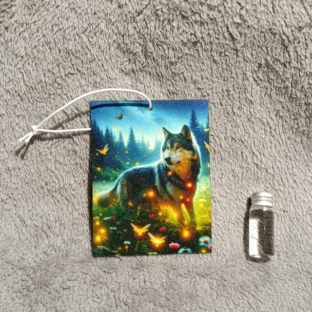 Loup dans l'herbe - sublimés des deux côtés avec fiole de fragrance