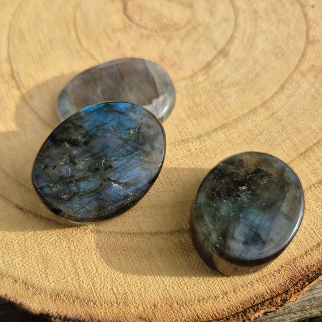 Galet plat - Labradorite - pierre de méditation