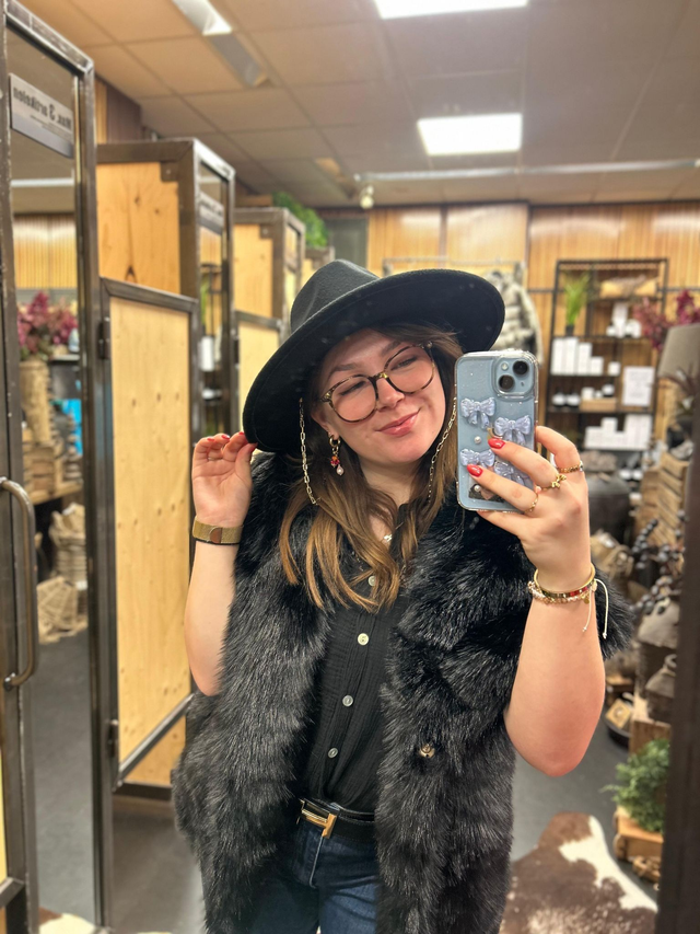 Hoed zwart met ketting