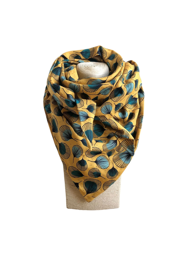 Foulard triangle - plumes vertes fond jaune
