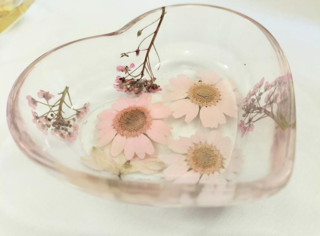 Resin floral heart shaped trinket dish