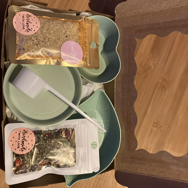 Giant African Land Snail Food & Water Bowl Set - Includes FREE Protein Food