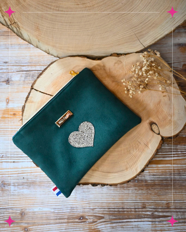 💚 Trousse plate “Made with Love” – Chic, douce & symbolique 💚