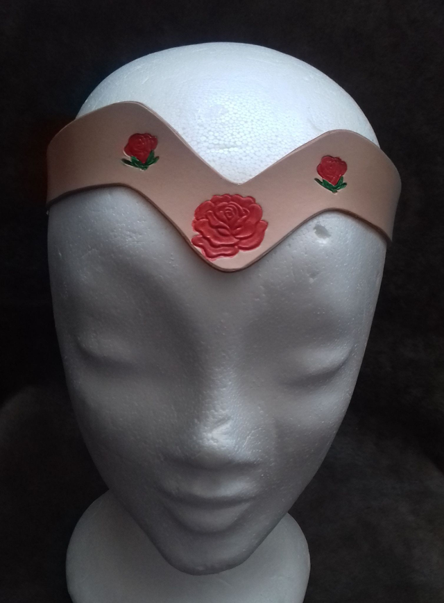 Diadème Roses Peintes – Cuir Naturel Ciré, Élégance Artisanale