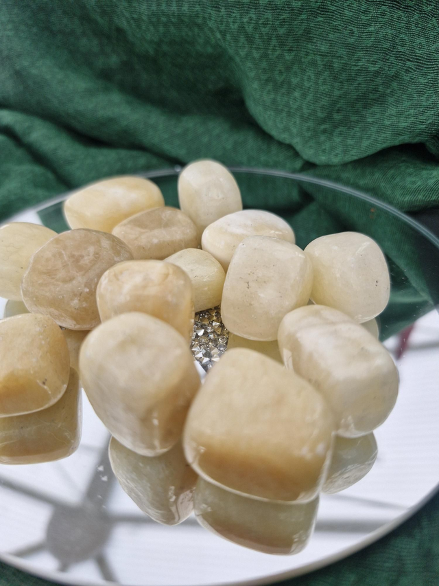 Honey calcite tumblestone