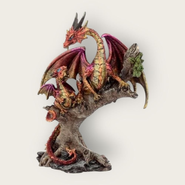 Famille de dragons rouges perchée sur une branche