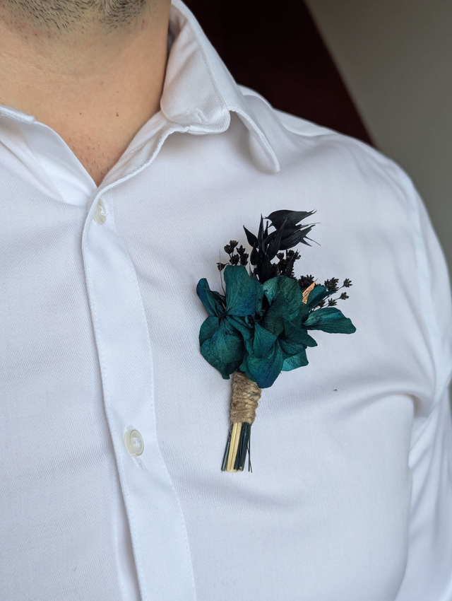 Boutonnière - Noir et bleu paon