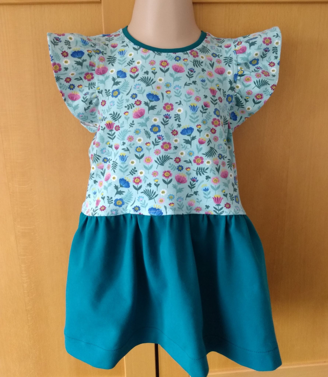 Dress - 6-9 mth (8 kg).   Jade flowers