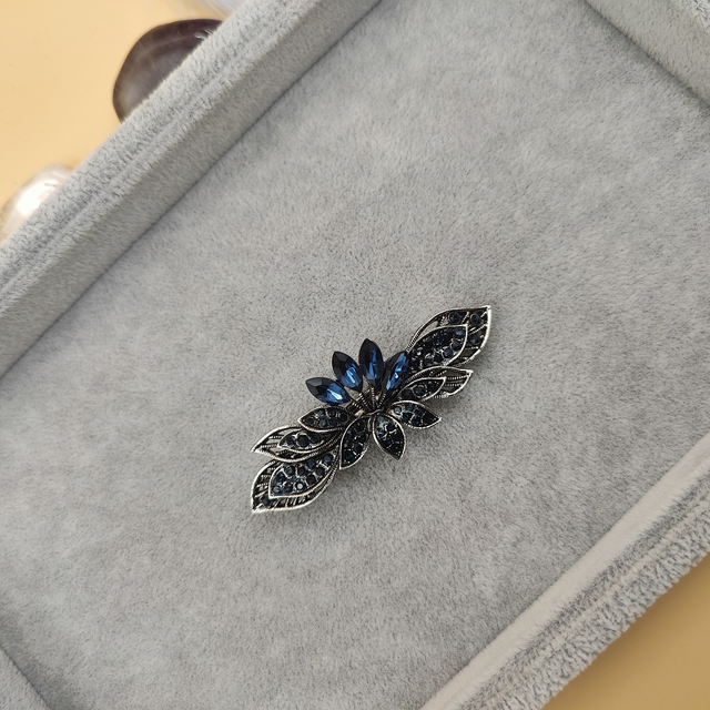 Barrette noire avec strass bleus - Accessoire élégant et sophistiqué pour cheveux