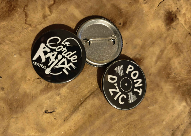 Badge en métal La Corde Raide