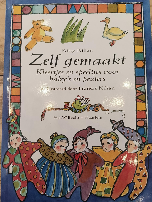 Boek: Zelf gemaakt kleertjes en speeltjes