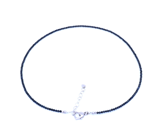 Zarte Saphirkette mit rhodiniertem Silberverschluss – Cecilia