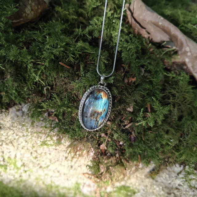 Pendentif Sertis Clos Argent et Spectrolite