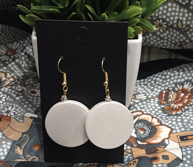 White/Cream Dangling Earrings- WDE33