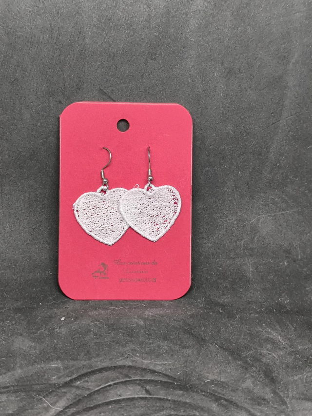 Boucle d'oreille petit cœur blanc 