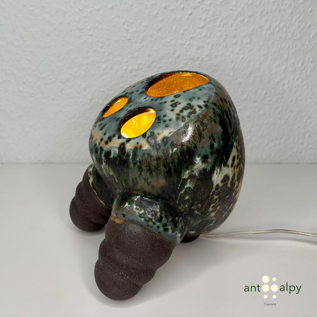 "Molecular" table lamp