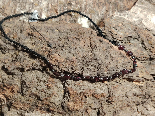 Collier macramé hématite grenat D25