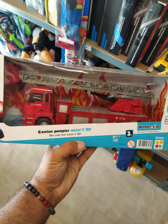 CAMION DE POMPIERS METAL 1/32