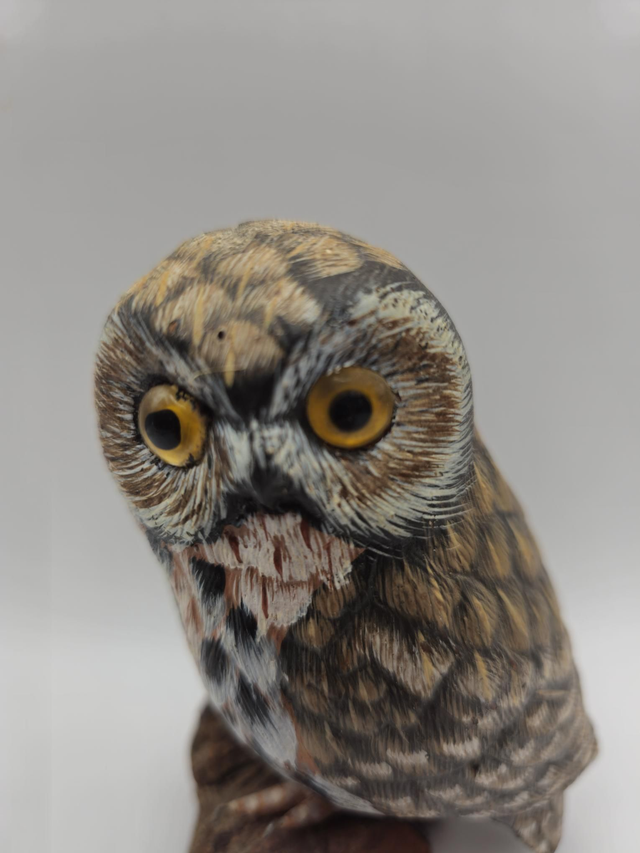 Petite chouette en bois peint