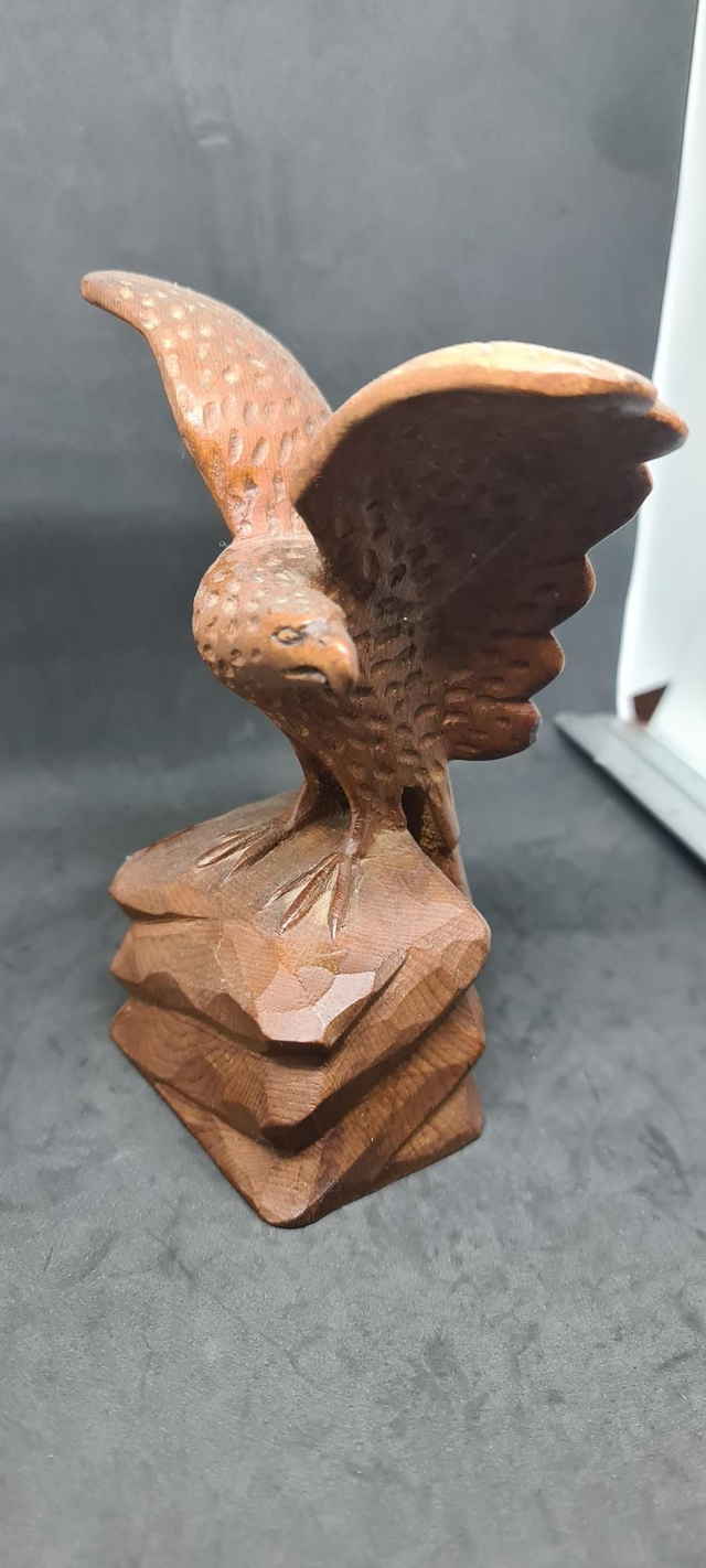 Aigle en bois fait main