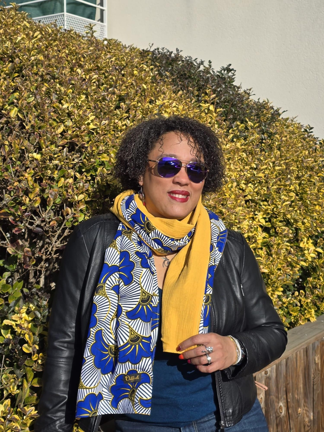 Fleur bleue et jaune