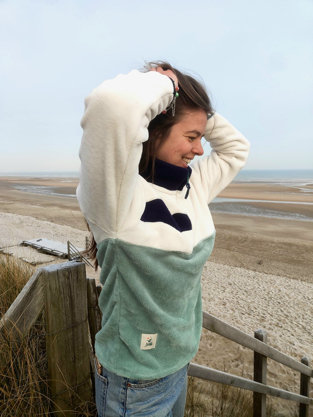 Pull polaire beige, bleu et vert menthe