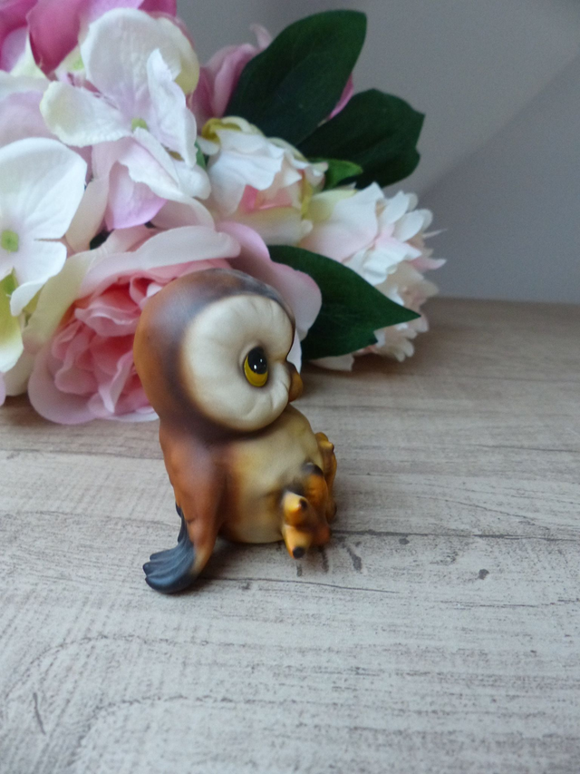 Royal Präsente Adorable Figurine Bébé Chouette Assise en Céramique Peinte à la main Vintage Collection, Cadeau Naissance Couple Maman