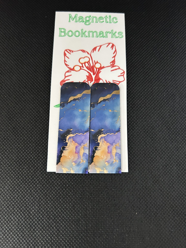 Magnetic book marks marble effect
