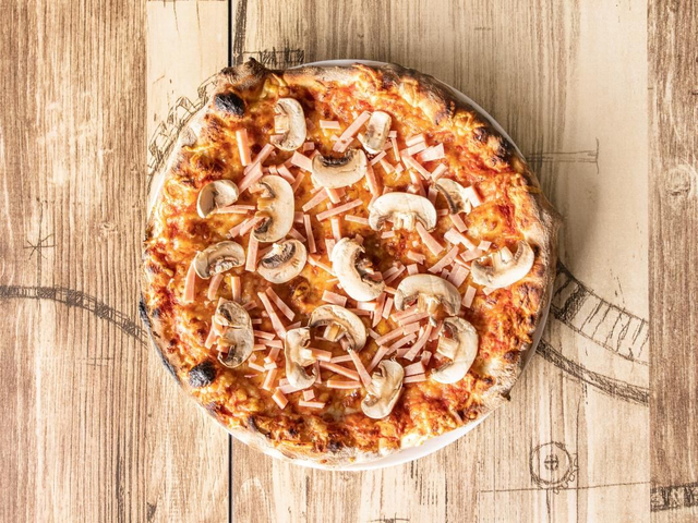02.Reine : Base tomate, mozzarella, emmental français, jambon de dinde et champignons de Paris frais.🍗🍄