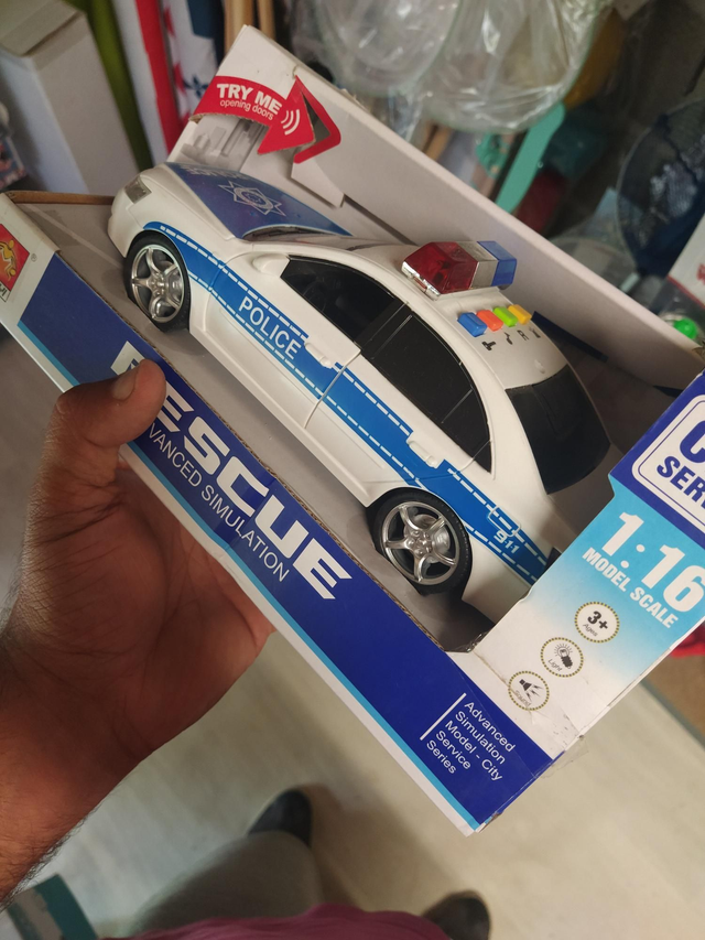 VOITURE POLICE SONORE ET LUMINEUSE