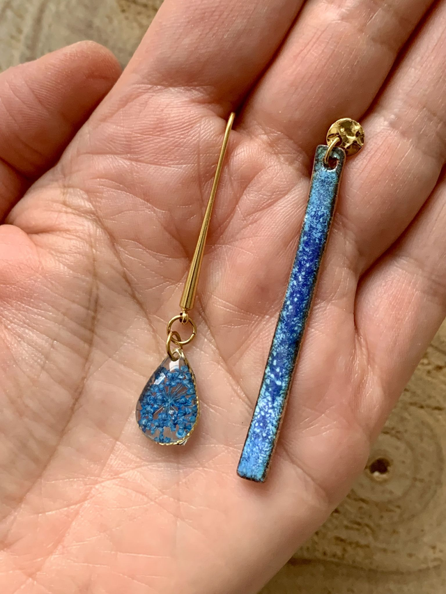 Pièces uniques : boucles d'oreilles émail et fleurs séchées
