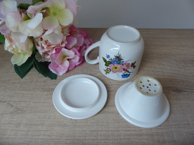 Tisanière en céramique fleurie, tasse avec filtre et couvercle décor botanique rose, bleu, vert, cadeau anniversaire femme amie collègue