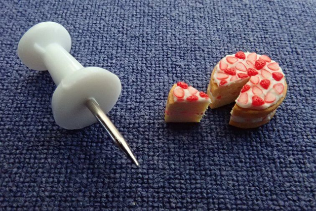 Strawberry Sponge Cake (1/24th scale)